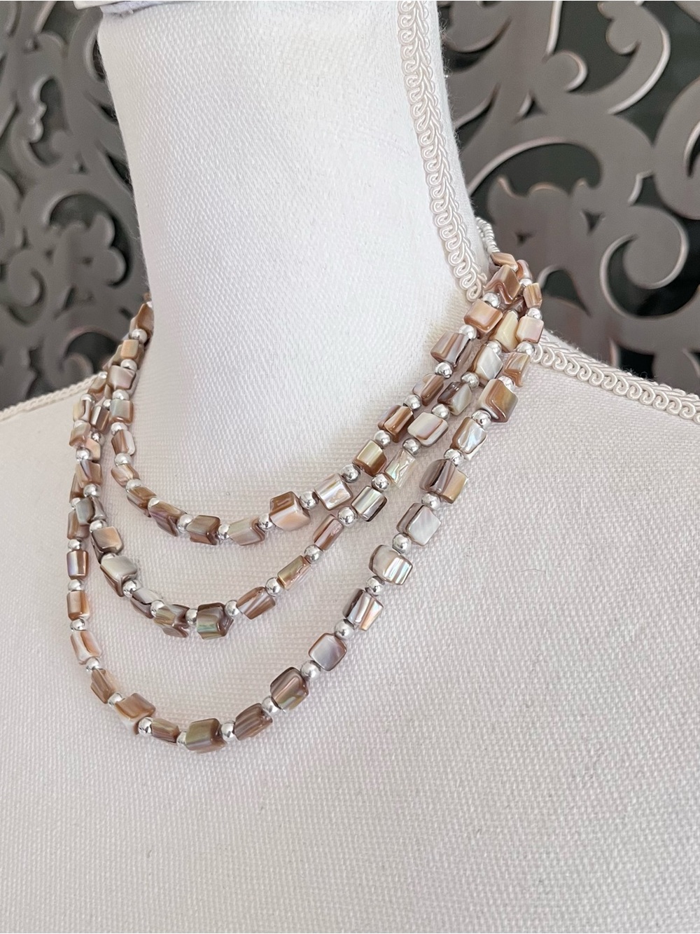 Abalone and silver tone multi-strand choker necklace - Picture 3 of 9
